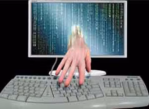  Cặp đôi dối trá. Cặp đôi này gồm Benjamin Stark 20 tuổi và Robert Lyttle 18 tuổi. Chúng phải chịu trách nhiệm về những vụ đột nhập vào mạng quốc gia, trong đó có mạng của Hải quân, NASA, FAA và Bộ Quốc phòng. 2 tên tội phạm này bị bắt năm 2005.