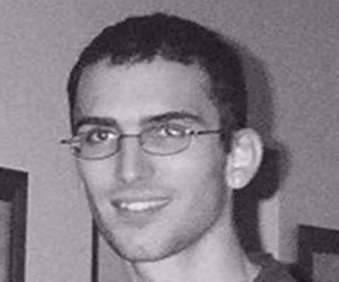  Jonathan James (cOmrade). Cậu nhóc 16 tuổi Jonathan James khi đó đã tấn công vào máy chủ của Cơ quan giảm thiểu đe dọa quốc phòng, NASA để đánh cắp phần mềm, tuy không phải là những bí mật quốc phòng nhưng những phần mềm này có thể sử dụng để kiểm soát môi trường sống của Trạm Vũ trụ Quốc tế.