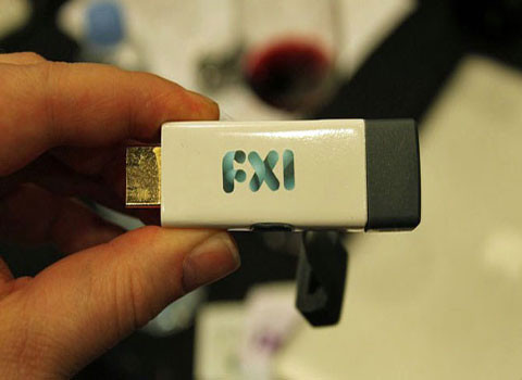 Máy tính cá nhân. Công nghệ FXI của Na Uy đã đem đến cho thế giới một chiếc máy tính cá nhân siêu nhỏ, có tên FXI Cotton Candy. Chiếc máy tính có hình dạng và kích thước giống một chiếc USB. Chiếc máy tính này sử dụng hệ điều hành Android hoặc Ubuntu, bộ vi xử lý ARM lõi đôi 1,2 GHz, bộ vi xử lý đồ họa lõi tứ ARM 1GHz, RAM 1 Gb, bộ nhớ trong 64 Gb. Nó có cả Wifi, Bluetooth, đầu ra video 1080 HD. Đặc biệt, chiếc máy tính này chỉ có giá 200 USD.