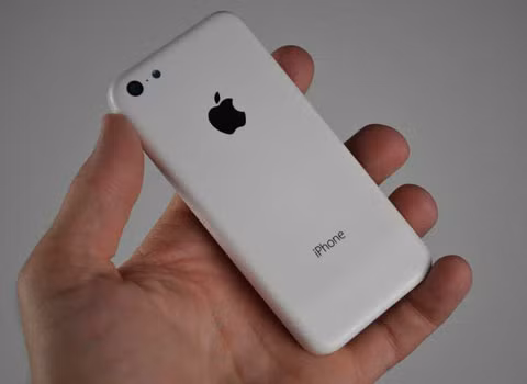 iPhone 5C không có Siri. Đây là nhận định của nhà phân tích Gene Munster thuộc công ty Piper Jaffray, được gửi tới cho các nhà đầu tư. Cũng theo ông này, iPhone 5C sẽ có giá khoảng 300 USD.