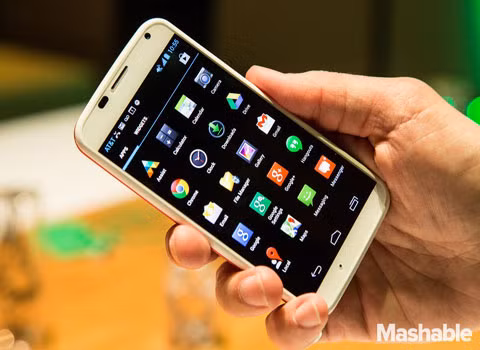 Moto X có giá sản xuất 221 USD. Theo thông tin mà công ty IHS mới đưa ra, Moto X chỉ có giá 221 USD, thấp hơn so với giá sản xuất của Samsung Galaxy S IV là 16 USD.