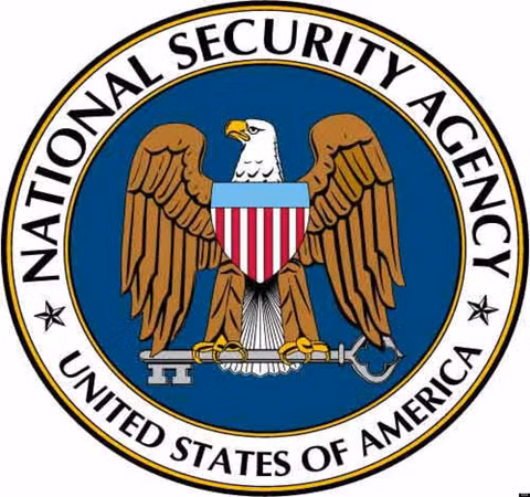 NSA trả tiền để lôi kéo Microsoft, Yahoo, Facebook và Google vào chương trình Prism. Đây là tiết lộ mới nhất từ Edward Snowden được tạp chí Guardian đăng tải.