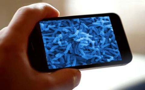  Smartphone làm bác sỹ. Viện khoa học và công nghệ cao của Hàn Quốc đã tìm ra cách biến màn hình smartphone thành một bác sỹ kỹ thuật số. Theo nghiên cứu của đồng tác giả chương trình này Hyun-gyu Park, màn hình smartphone có thể nhận diện được các phân tử ADN và protein với độ chính xác gần 100%.