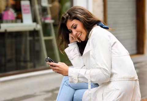 Điện thoại thông minh dễ khiến bạn bị cận. Nhà giải phẫu mắt người Anh, David Allamby cảnh báo số lượng người dùng bị tật cận thị đã tăng 35% từ khi có sự xuất hiện của điện thoại thông minh.