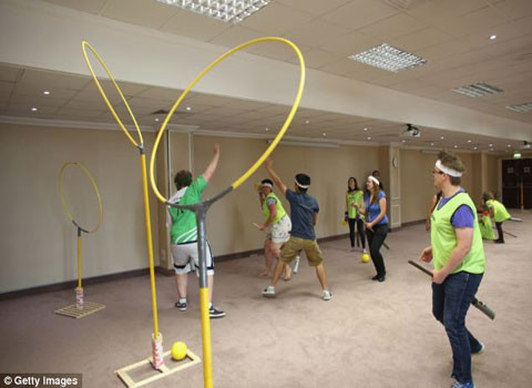 Hay như trò Muggle Quidditch được lấy cảm hứng từ trong truyện Harry Potter.