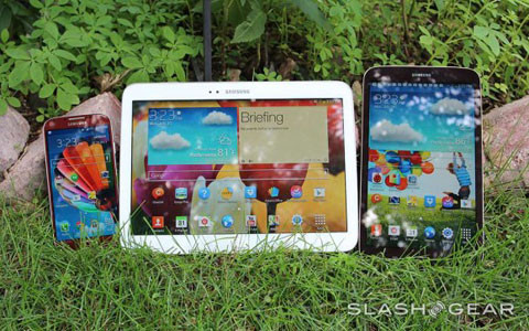 Quyết định của Ủy ban thương mại quốc tế tới Samsung: vi phạm 2 đăng ký bản quyền của Apple có liên quan đến màn hình đa chạm cảm ứng và khả năng dò sóng của bộ tai nghe. Theo đó, các sản phẩm sử dụng bằng sáng chế này sẽ bị cấm bán.