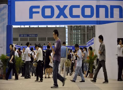 Apple đòi Foxconn chuyển 2 mẫu điện thoại mới vào đầu tháng 9. Wall Street Journal đưa tin Apple đã yêu cầu Foxconn chuyển cho họ 2 mẫu iPhone mới trong đầu tháng 9 này.