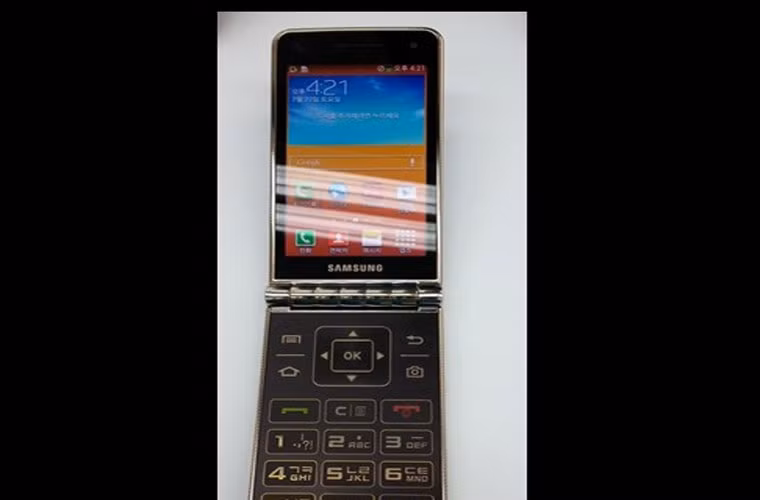 Điện thoại 2 màn hình Samsung Galaxy Golden. Chiếc điện thoại này có màn hình 3,75 inch, 2 màn hình AMOLED với độ phân giải 480x480. Nó sử dụng bộ vi xử lý lõi tứ Qualcom Snapdragon 400, tốc độ xử lý 1,7 GHz, RAM 2 Gb, 2 camera, một đài FM. Samsung Galaxy Golden sử dụng hệ điều hành Android 4.1.2. Nó hỗ trợ băng thông LTE 3 và 8.Điện thoại này có thể ra mắt vào cuối tháng 8 tại thị trường Hàn Quốc.