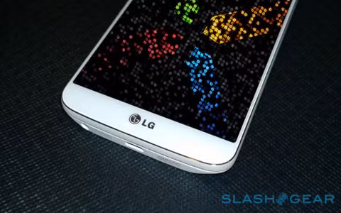 LG sẽ sản xuất Nexus 5? Nexus 5 do LG sản xuất sẽ chỉ có một thay đổi nhỏ là thay vì sử dụng bộ vi xử lý Qualcomm Snapdragon 800 lõi tứ, nó sẽ chuyển sang dùng Qualcomm Snapdragon 600, và ngoài ra, giá cả của nhớ sẽ giống như với Nexus 4: 299 USD cho bản không kèm hợp đồng.