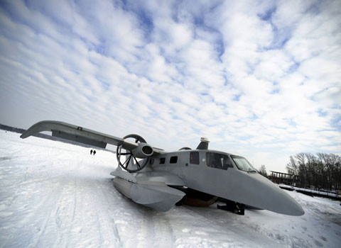 Máy bay bay thấp. Có một hiện tượng hàng không khá thú vị là khi máy bay bay thấp, cánh của nó sẽ hoạt động hiệu quả hơn. Ý tưởng này đã được hiện thực hóa trong 2 chiếc máy bay, Pelican (Mỹ) và Burevestnik-24 (Nga). Những chiếc máy bay này có thể bay trên mặt nước, băng, và đạt tốc độ 241 km/h khi bay trên không trung. Tuy không bay nhanh nhưng nó có thể mang theo được rất nhiều hàng hóa.