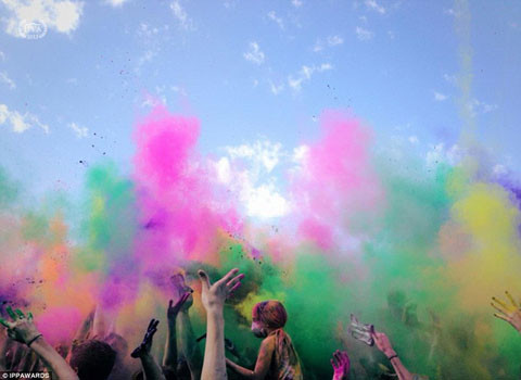 Dường như chụp ảnh bằng iPhone đang trở thành một món ăn không thể thiếu và là trợ thủ đắc lực trong lĩnh vực nghệ thuật.