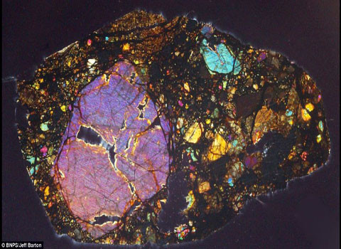 Một mẩu của thiên thạch Vacca Muerta. Người ta cho rằng thiên thạch này chỉ hạ 1,5 độ trong 1 triệu năm. Điều này đồng nghĩa với việc nó phải nằm sâu trong một hòn đá lớn, với đường kính khoảng 400-800 km.