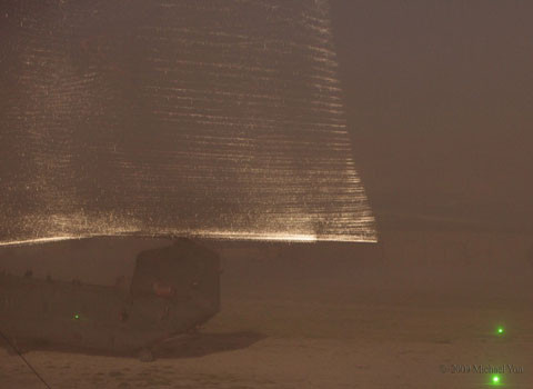 Các phi công thì cho rằng “hào quang” này là do hiện tượng nhiễu điện, bởi sự khác biệt trong vật liệu chế tạo, tạo ra.