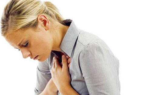 Thở ngắn: Thở ngắn thường là kết quả của một hoạt động mạnh, như khi đi bộ leo dốc. Tuy nhiên, nếu những cơn thở ngắn vẫn đến ngay cả khi nghỉ ngơi thì có thể đó là dấu hiệu của tắc mạch phổi.