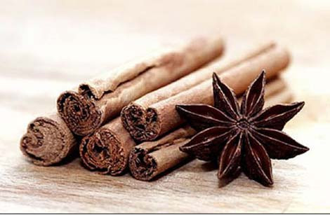 Quế. Quế làm nóng cơ thể và tác động tới các giác quan giúp thời gian “nổi dậy” của “cậu nhỏ” nhanh và mạnh hơn đồng thời rút ngắn thời gian hồi phục sau mỗi lần “xuất binh”.