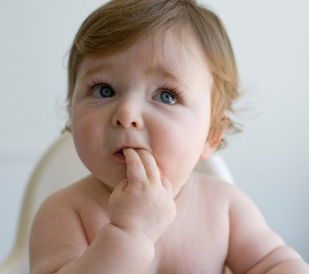 Có thể cho bé uống thêm kẽm, tuy nhiên bạn nên thăm khám bác sĩ trước nếu muốn cho con mình dùng thuốc, vì thiếu kẽm cũng là nguyên nhân nôn trớ và biếng ăn của trẻ.