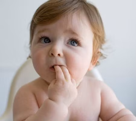 Có thể cho bé uống thêm kẽm, tuy nhiên bạn nên thăm khám bác sĩ trước nếu muốn cho con mình dùng thuốc, vì thiếu kẽm cũng là nguyên nhân nôn trớ và biếng ăn của trẻ.