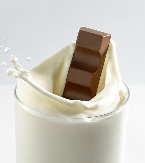 Sữa và chocolate. Sữa chứa nhiều protein và canxi còn chocolate chứa axit oxalic. Khi hai thứ này trộn với nhau, axit oxalic sẽ kết hợp với canxi và tạo ra canxi oxalate không tan trong nước – chất này có thể gây tiêu chảy, khô tóc và các triệu chứng khác ảnh hưởng đến sự tăng trưởng và phát triển của cơ thể trẻ.