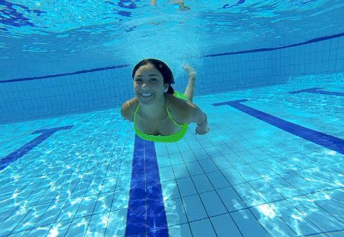 Bơi lội. Bơi lội là một môn thể thao giúp chị em phụ nữ giữ gìn vóc dáng thon gọn và đặc biệt còn giúp giảm cân nhanh. Do vậy đây được xem là môn thể thao kiêm “thể dục thẩm mỹ” được nhiều chị em yêu thích.