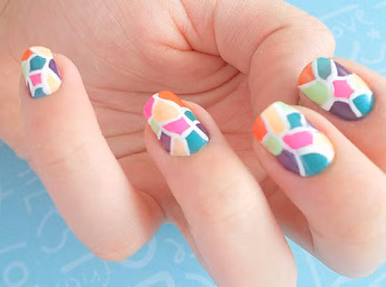 Sự kết hợp cực sáng tạo giữa các mảnh ghép màu sắc trên bộ nail.