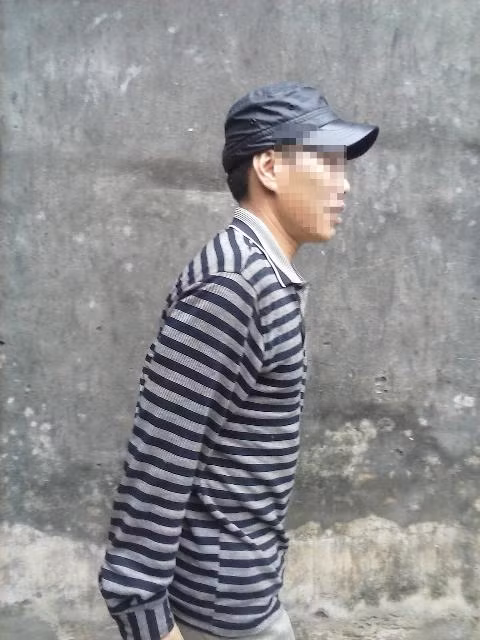 Vợ cắt "của quý" của chồng, chém đứt tay tình địch vì ghen. Nhiều người dân sống xung quanh trường THCS Trần Lãm – TP. Thái Bình vẫn chưa hết bàng hoàng khi chứng kiến Đặng Thị Huệ đã vác dao chém đứt tay chị Trần Thị L. vì ghen tuông hồi tháng 4 vừa qua. Người phụ nữ tên Hoài – nhà gần trường THCS Trần Lãm kể lại: “Khi nghe tiếng kêu cứu, họ chạy ra thì thấy chị T. bê bết máu, một bàn tay trái gần như đứt lìa, ngón tay phải, chân phải, gót cũng bị chém, cơ thể còn có nhiều thương tích, kể cả bộ phận sinh dục.