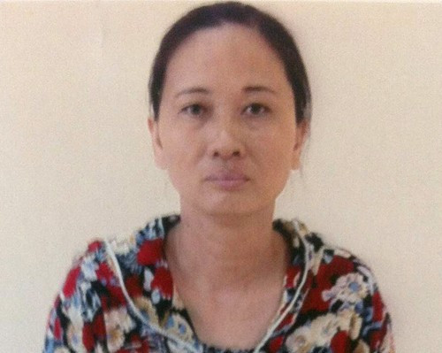 Khi phát hiện Thúy có mối quan hệ “bồ bịch” với chồng mình, chị T - vợ anh C đã can ngăn, không để chồng tiếp tục ngủ một mình tại lán chăn trâu của gia đình ở thôn Dền (xã Di Trạch). Ngày 28/5, sau khi nói chuyện điện thoại với người tình, Thúy biết vợ anh C đang ở lại lán để chăn trâu liền phóng xe từ Sơn Tây về Hoài Đức mang theo gói bả chó trước đó đã mua ở Thái Nguyên. Đến khu lều thả trâu của gia đình anh C, quan sát thấy trong lán không có ai, Thúy đã pha chất độc vào ca nước mà vợ chồng anh C vẫn uống, sau đó phóng xe về nhà.