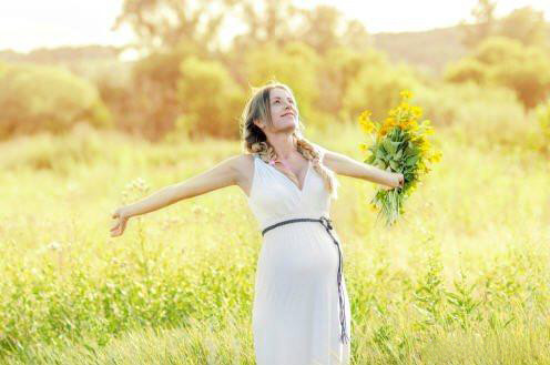 Để bé có chiều cao lý tưởng. Nếu bạn muốn baby của mình sẽ sở hữu chiều cao lý tưởng hơn hẳn bố mẹ, hãy bổ sung đầy đủ vitamin D trong khi đang mang bầu. Vitamin D có tác dụng thúc đẩy quá trình phát triển xương, giúp bé cao lớn nhanh hơn. Việc bổ sung loại vitamin này cũng rất cần thiết đối trong những năm đầu sau sinh. Bé ăn nhiều dưỡng chất có chứa vitamin D sẽ phát triển chiều cao nhanh hơn những bé khác.