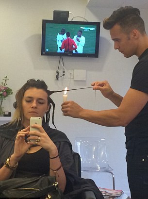 Phương pháp trị liệu tóc bằng lửa này có tên là Velaterapia.