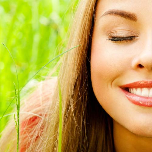 Ôm giúp tăng cường hệ miễn dịch của bạn. Bằng một lực nhẹ nhàng trên xương ức khi chúng ta ôm có khả năng kích thích và cân bằng việc sản xuất bạch cầu, do đó, những cái ôm giúp tăng cường hệ thống miễn dịch cho và tăng cường sức đề kháng cho cơ thể.