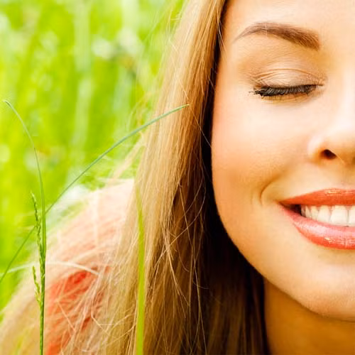 Ôm giúp tăng cường hệ miễn dịch của bạn. Bằng một lực nhẹ nhàng trên xương ức khi chúng ta ôm có khả năng kích thích và cân bằng việc sản xuất bạch cầu, do đó, những cái ôm giúp tăng cường hệ thống miễn dịch cho và tăng cường sức đề kháng cho cơ thể.