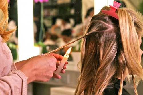 Việc đốt cháy được cho là cách để giúp nang tóc mở rộng khiến nó dễ hấp tụ các chất dinh dưỡng hơn và giúp quá trình điều trị hư tổn được hiệu quả.