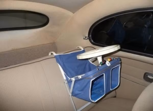 Ghế an toàn có móc treo tiện dụng cho bé ngồi sau ô tô