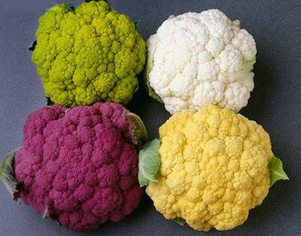 Súp lơ. Mặc dù súp lơ xanh có hàm lượng lớn vitamin C rất tốt cho bé nhưng nếu mẹ ăn súp lơ xanh hàng ngày, nhất là khi mới có thai có thể làm tăng nguy cơ bị sảy thai. Lý do là quá nhiều vitamin C cũng không tốt cho chị em trong quá trình mang thai. Cũng giống như súp lơ xanh, nếu ăn quá nhiều súp lơ trắng hàng ngày thì mẹ bầu cũng có nguy cơ sảy thai do hàm lượng lớn vitamin C có trong loại rau này rất cao