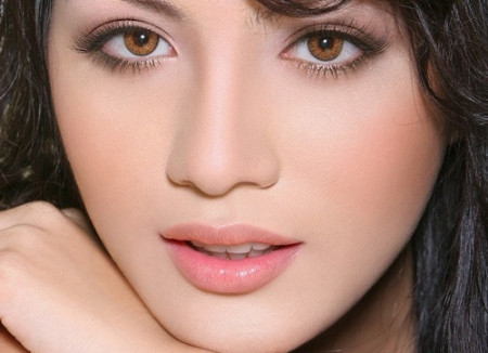 Luôn sử dụng tông màu môi tương tự với tông màu má hồng để tạo sự hài hòa cho khuôn mặt bạn.