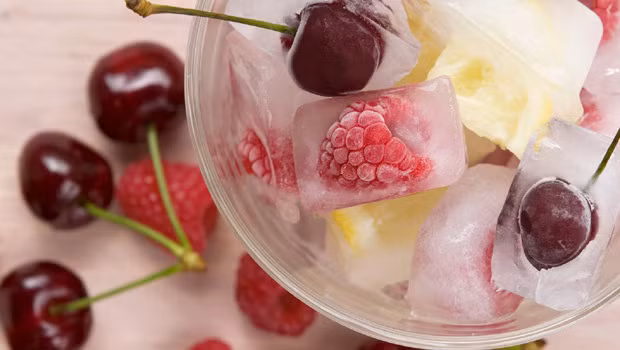 Trong khi đó, tác giả nghiên cứu lại đưa ra giải pháp là nên ăn nhiều hơn 1 lít đá mỗi ngày, chế độ ăn này có thể gây hại cho sức khỏe và ảnh hưởng trực tiếp đến răng miệng của bạn.