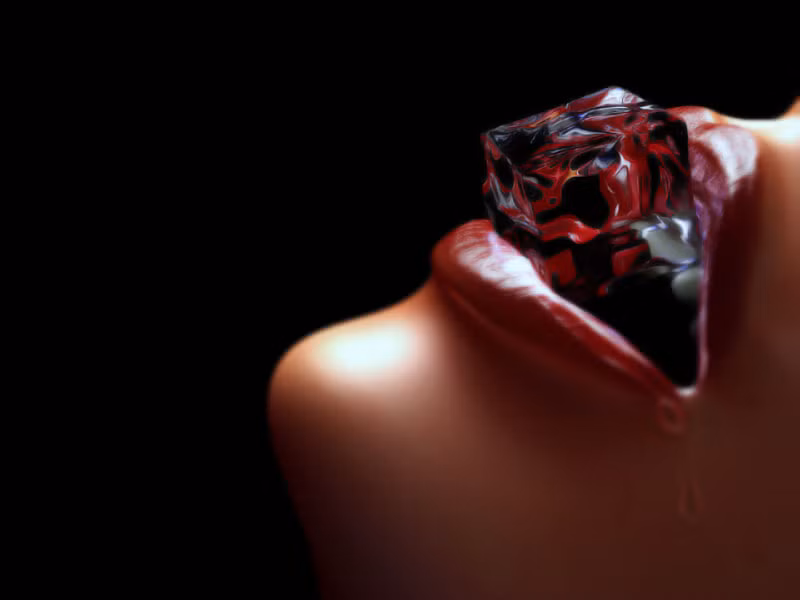 Đừng ăn nước đá không, mà hãy thả những cục nước đá vào một cái ly cao chứa nước lạnh. Chúng sẽ giúp bạn cung cấp nhiều nước hơn cho cơ thể và vòng eo của bạn sẽ nhỏ lại.