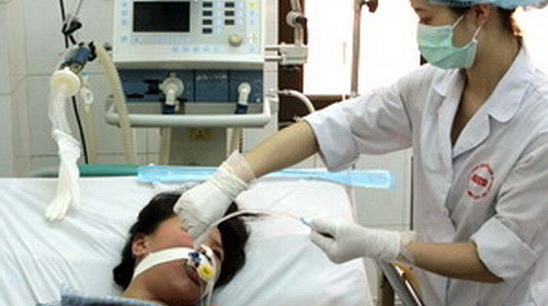 Sốt xuất huyết: Đây là bệnh do muỗi truyền, diễn biến trong 7 ngày với triệu chứng sốt, đau cơ, phát ban hoặc xuất huyết. Bệnh có thể gây sốc nếu không được bù dịch đầy đủ. Những năm trước đây đã có những thí sinh bị sốt xuất huyết đúng vào kỳ thi đại học, đành phải bỏ thi sau hàng tháng trời rèn luyện vất vả.