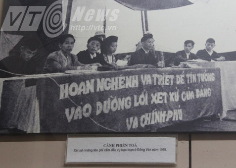 Xét xử phỉ nổi loạn ở Đồng Văn.