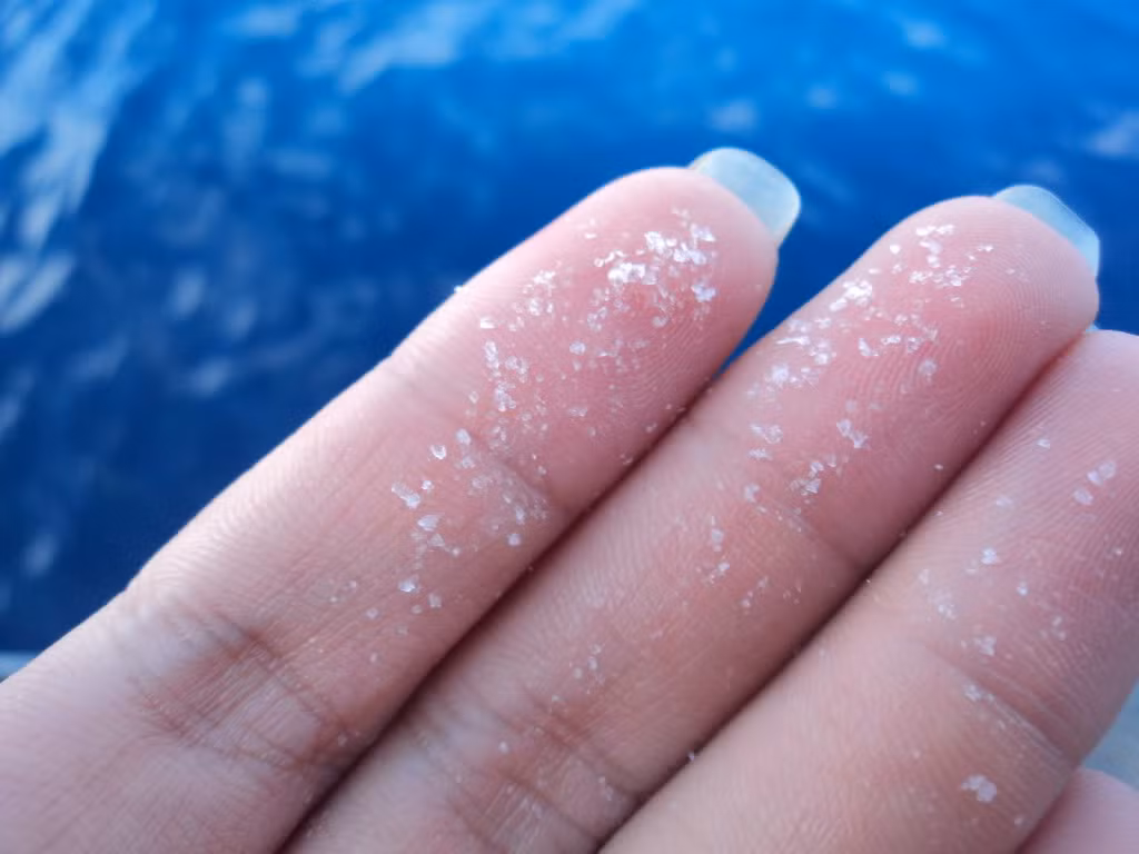 Ba hoa tay. Có vẻ bạn là một người luôn được thầy cô chú ý về cái khoản chữ viết vì thực tế là khá khó đọc. Bạn là một người khá năng động, nhiệt tình hoạt bát nhưng đôi khi cũng hơi lanh chanh. Bạn được khá nhiều người yêu quý đặc biệt là những người lớn tuổi bởi cách cư xử thông minh và đúng mực của mình. Tuy nhiên bạn là một điểm yếu là nói năng không suy nghĩ, bởi thế bạn thường đưa ra những nhận xét hay lời nói làm mất lòng bạn bè. Tất nhiên là cũng có người không để bụng vì biết tính bạn nhưng cũng có nhiều người không thích chút nào.