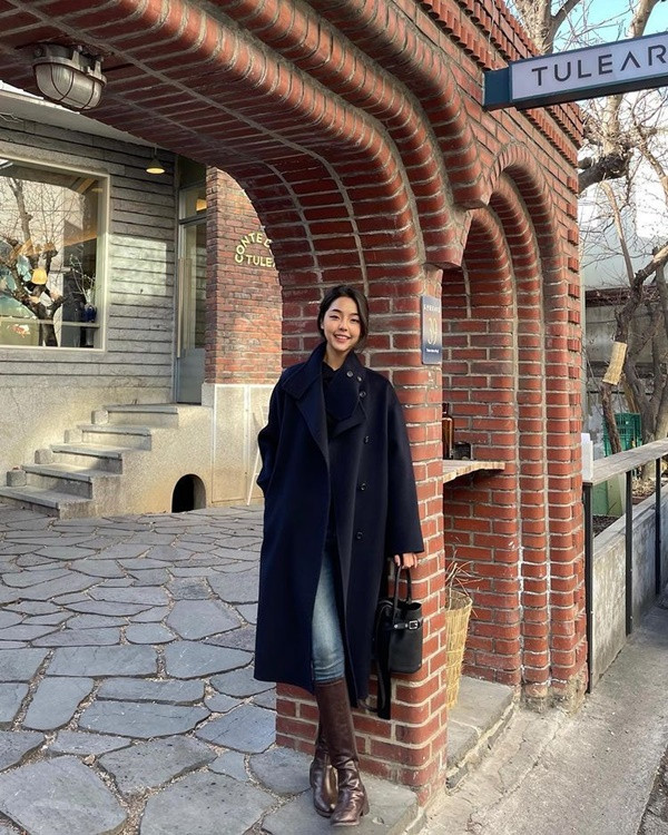 Nhờ kiên trì tập gym với cường độ cao và áp dụng chế độ ăn uống hợp lý, cô giảm được 30kg để có cân nặng 55kg. Với chiều cao 1,73m và vóc dáng thon gọn hậu giảm cân, nhiều người nhận xét Yu Jin lột xác thành hotgirl.