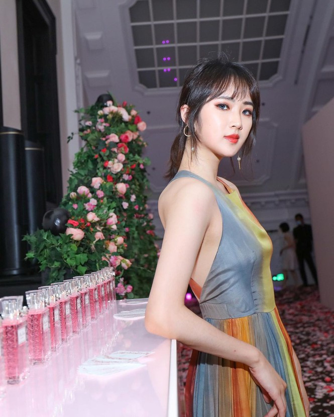 Tieu thu nha CEO Huawei xinh dep gioi giang-Hinh-2