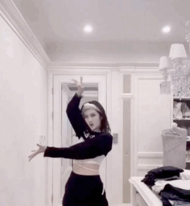 Tieu thu nha CEO Huawei xinh dep gioi giang-Hinh-7