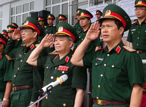 Trung tướng Nguyễn Quốc Khánh chủ trì điều hành hợp luyện diễu binh, diễu hành sáng 1/5.