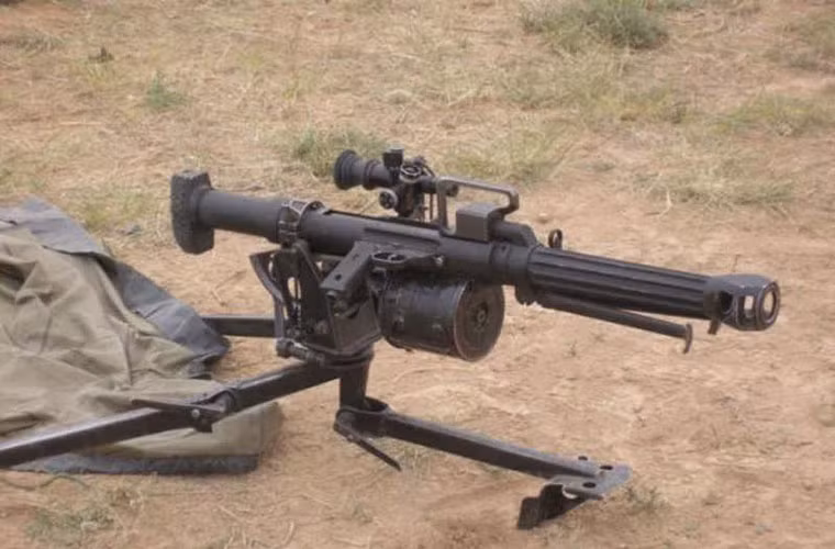 Tổng trọng lượng của súng phóng lựu QLZ-87 là 20kg, khối lượng thiết bị phóng là 12kg, khối lượng 3 chân là 8kg, cơ số đạn là 6 hoặc 15 viên, tốc độ bắn ban đầu là 190m/giây.