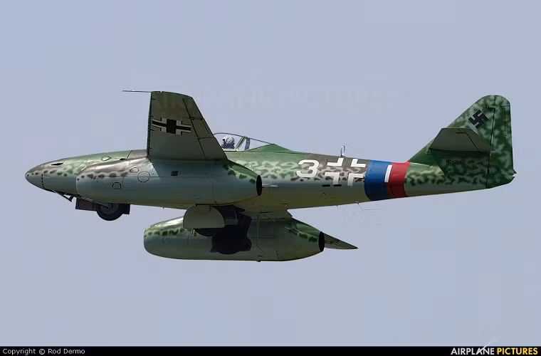 Tuy sự xuất hiện của Me 262 không gây tác động đáng kể tới cục diện chiến tranh khi đó, nhưng với thiết kế của mình Me 262 đã tạo ảnh hưởng rất lớn đến sự phát triển của các dòng máy bay tiêm kích phản lực sau Chiến tranh Thế giới thứ 2.