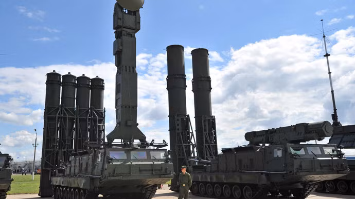 Ai Cap so huu sat thu phong khong Buk-M2, Tor-M2 Nga?-Hinh-3