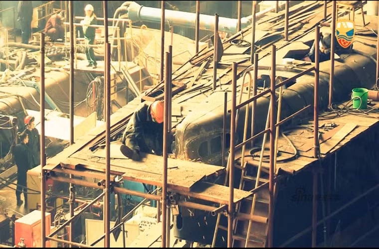 Hình ảnh không khí làm việc nhộn nhịp bên trong nhà máy Severodvinsk.