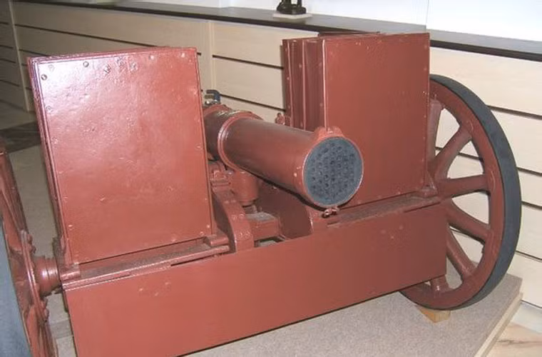 Súng máy Montigny 37 nòng của Bỉ được trưng bày tại Romania.