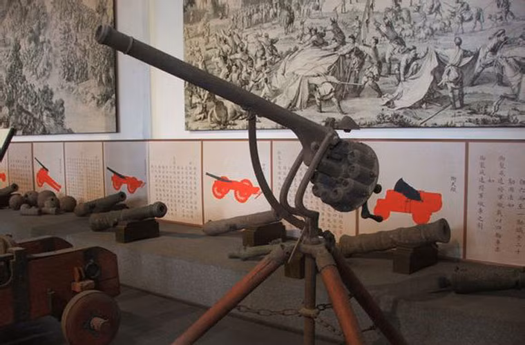 Súng Parker được lưu trữ tại viện bảo tàng Trung Quốc. Loại vũ khí liên xạ này được Trung Quốc gọi là pháo bánh xe, cỡ nòng 25,1mm có thể bắn liên tục 11 viên đạn.