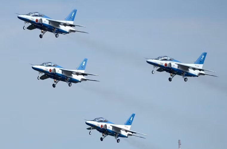 Phi đội này được trang bị các máy bay huấn luyện chiến đấu phản lực cận âm Kawasaki T-4.